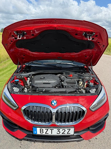 BMW 118i 4 of 5