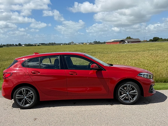 BMW 118i 3 of 5