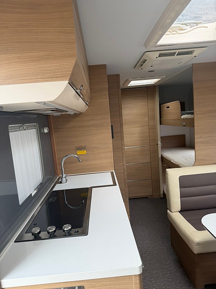 Adria Adora 573PT Barnkammare / ac 5 of 5