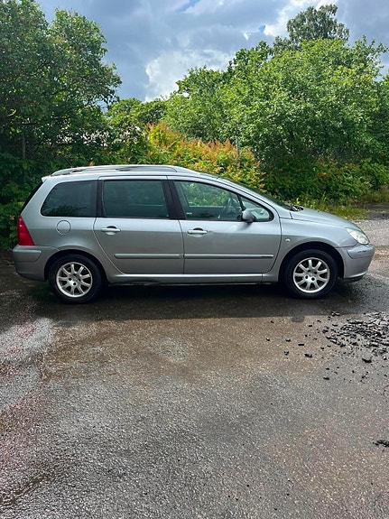 Peugeot 307 2 of 5