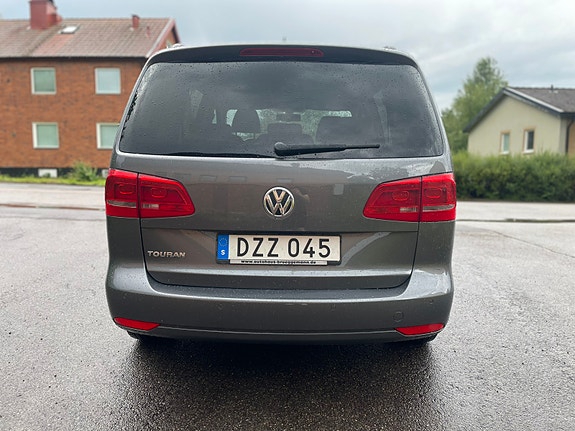 Volkswagen Touran 4 of 5