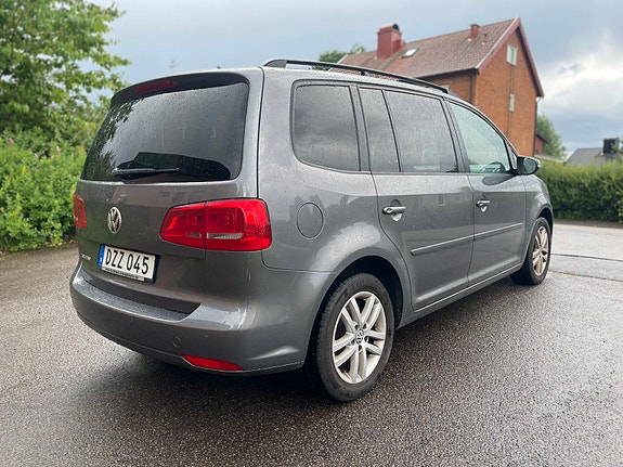 Volkswagen Touran 3 of 5