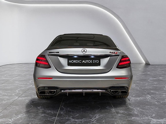 Mercedes-Benz E63 4 of 5
