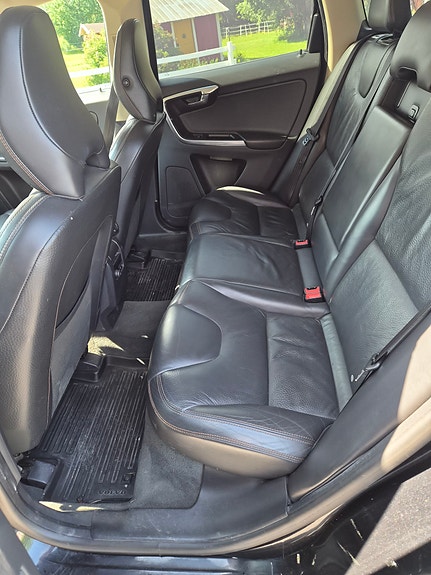 Volvo XC60 3 of 5