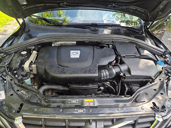 Volvo XC60 2 of 5