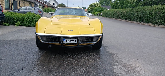 Chevrolet Corvette 2 of 5