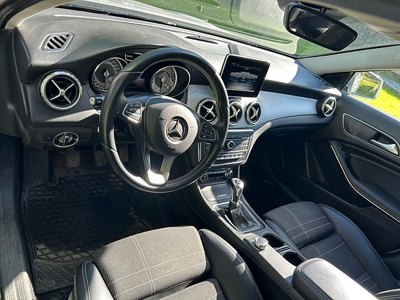 Mercedes-Benz GLA200 6 of 8