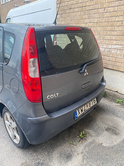 Mitsubishi Colt 3 of 5
