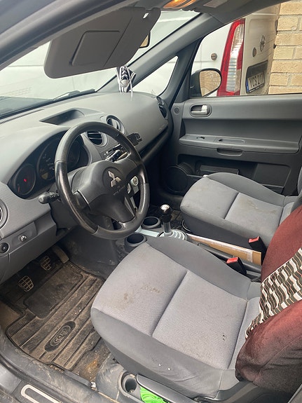 Mitsubishi Colt 5 of 5