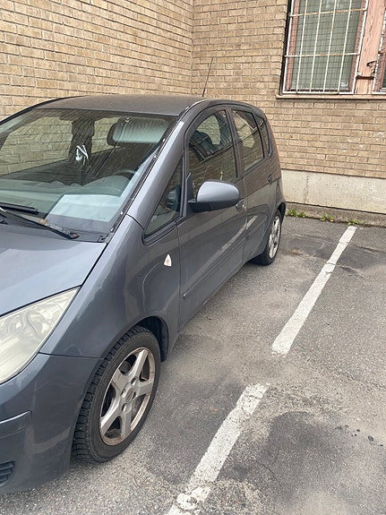 Mitsubishi Colt 2 of 5