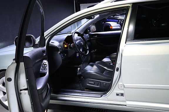 Toyota Avensis 9 of 23