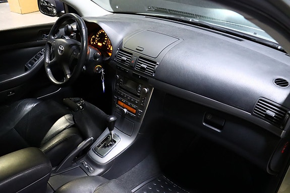 Toyota Avensis 15 of 23