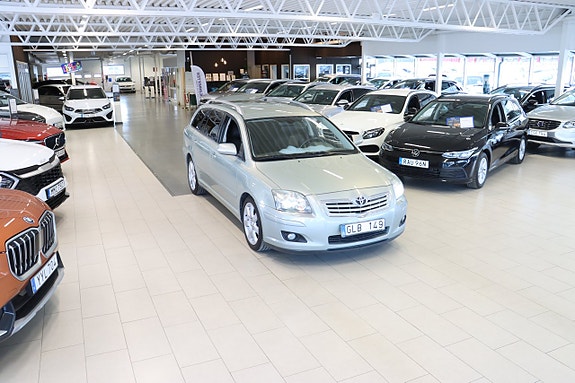 Toyota Avensis 3 of 23