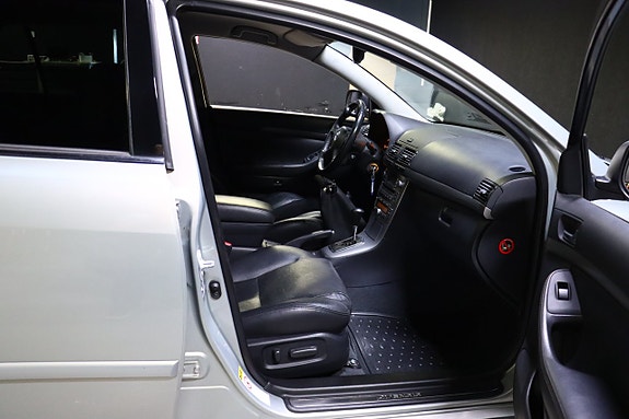 Toyota Avensis 14 of 23