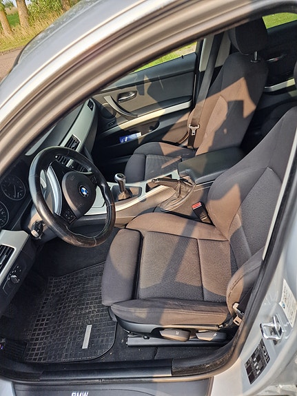 BMW 335i 6 of 8