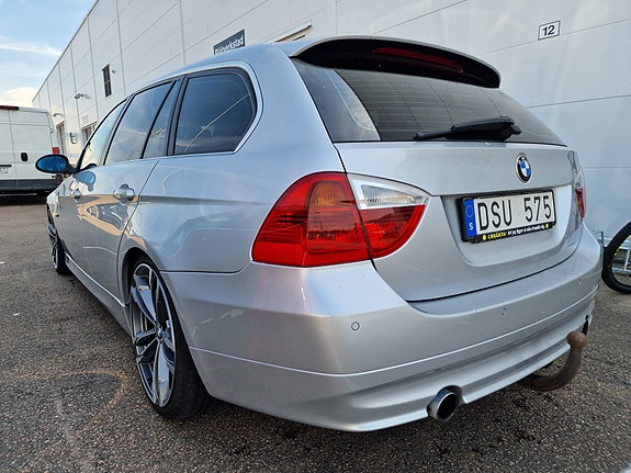 BMW 335i 4 of 5