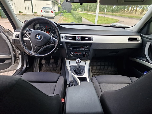 BMW 335i 7 of 8