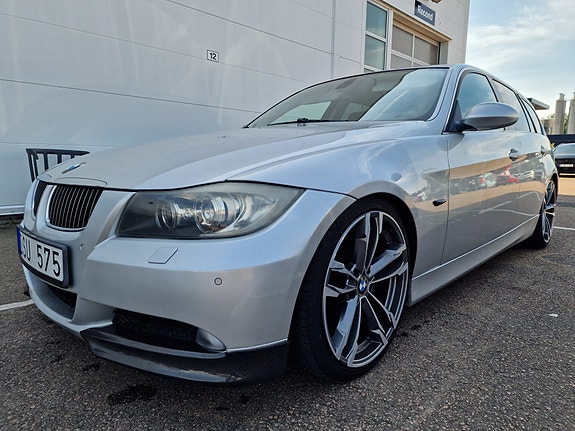 BMW 335i 2 of 5