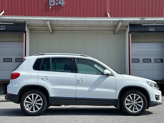 Volkswagen Tiguan 3 of 6
