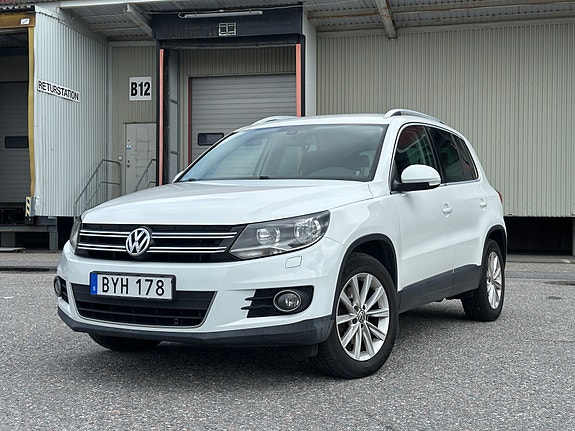 Volkswagen Tiguan 2 of 6