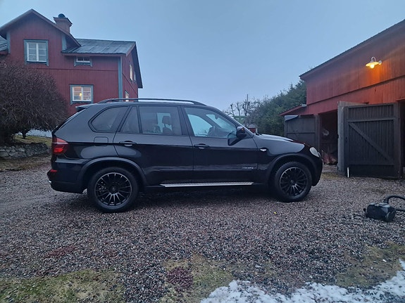 BMW X5 2 of 5