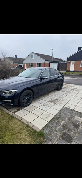 BMW 330i 3 of 5