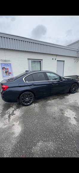 BMW 330i 2 of 5
