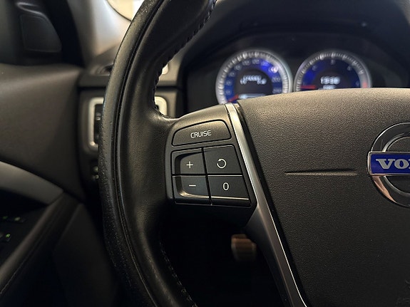 Volvo V70 12 of 19