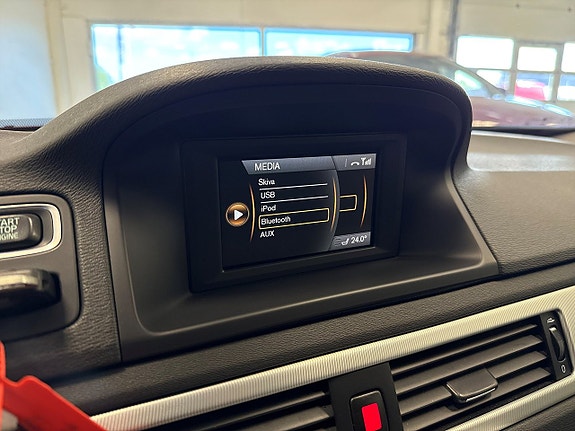 Volvo V70 8 of 19