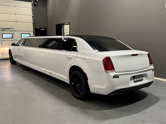 Chrysler 300C 4 of 17