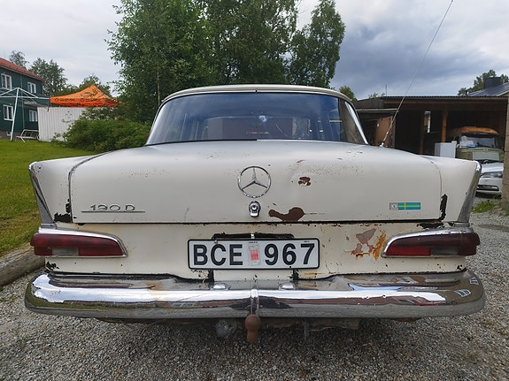 Mercedes-Benz 190 4 of 5