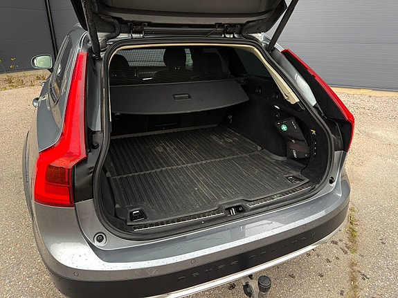 Volvo V90 Cross Country 6 of 16