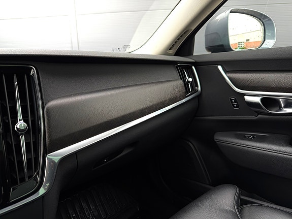 Volvo V90 Cross Country 11 of 16