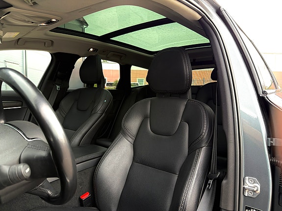 Volvo V90 Cross Country 9 of 16