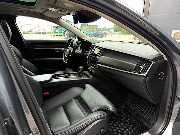 Volvo V90 Cross Country 10 of 16