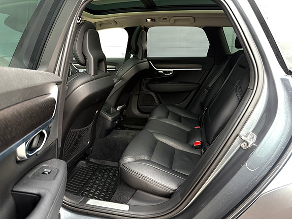 Volvo V90 Cross Country 7 of 16