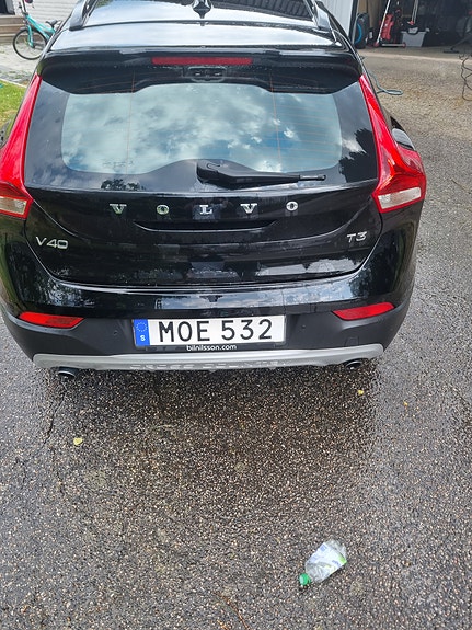 Volvo V40 Cross Country 3 of 6