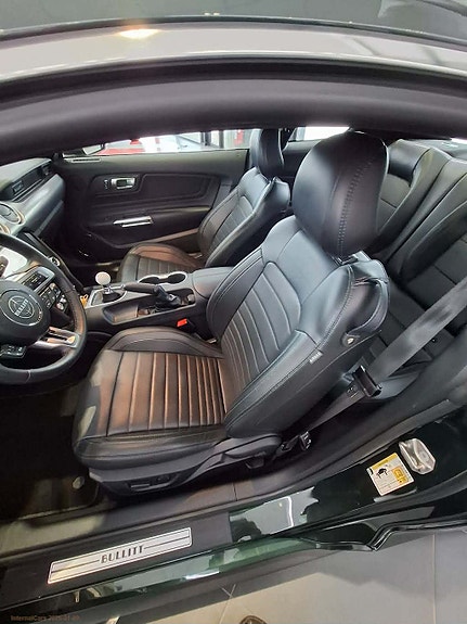 Ford Mustang 8 of 10