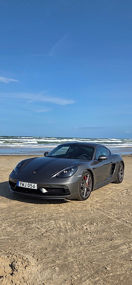 Porsche 718 Cayman GTS 2 of 5