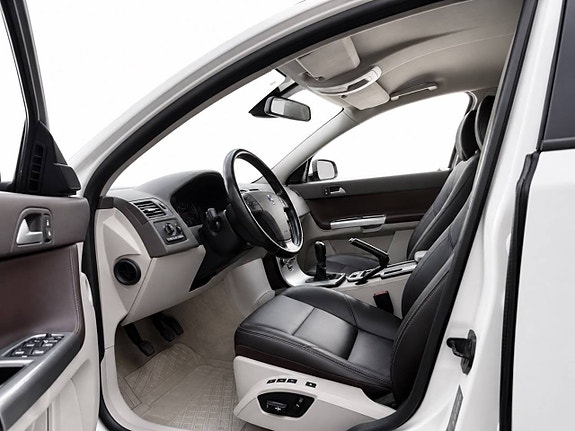 Volvo V50 7 of 9