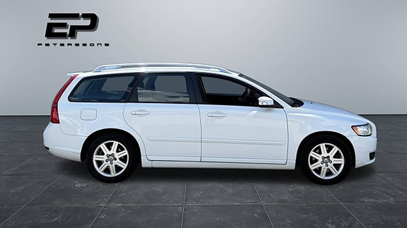 Volvo V50 3 of 9