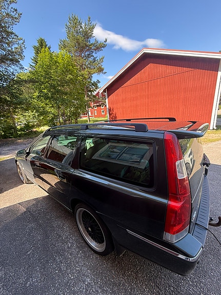 Volvo V70 4 of 5