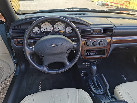 Chrysler Sebring 8 of 30