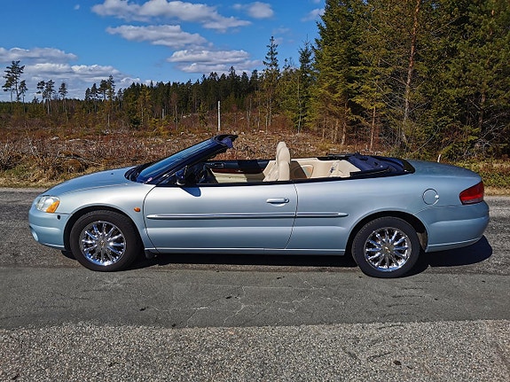 Chrysler Sebring 11 of 30