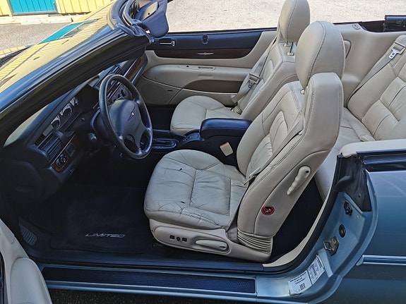 Chrysler Sebring 7 of 30