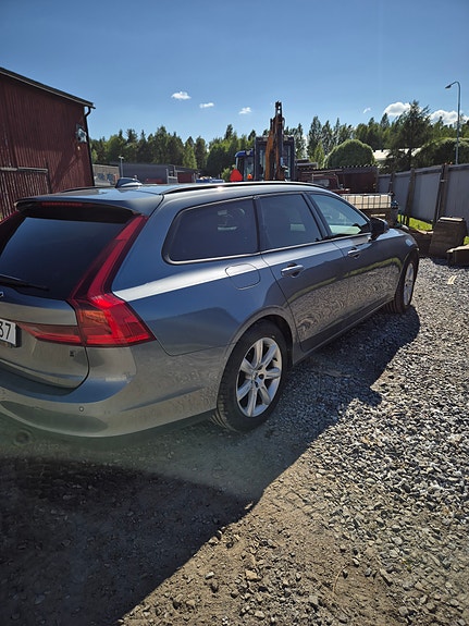 Volvo V90 3 of 5