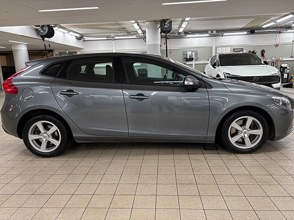 Volvo V40 3 of 12