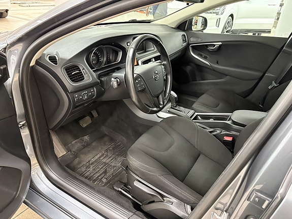 Volvo V40 12 of 12