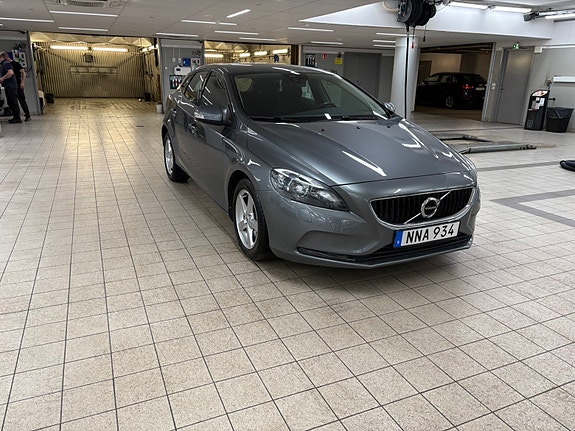 Volvo V40 4 of 12