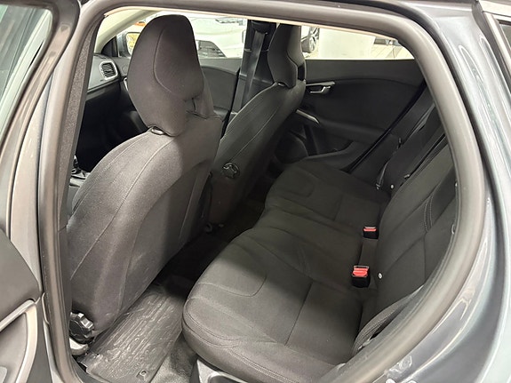 Volvo V40 10 of 12